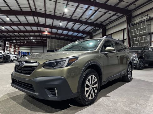 Used 2022 Subaru Outback Premium image 9