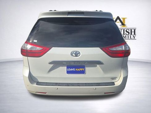 Used 2017 Toyota Sienna XLE image 6