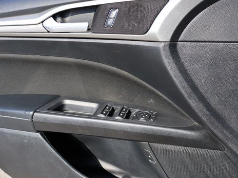 Used 2018 Ford Fusion SE FWD image 41