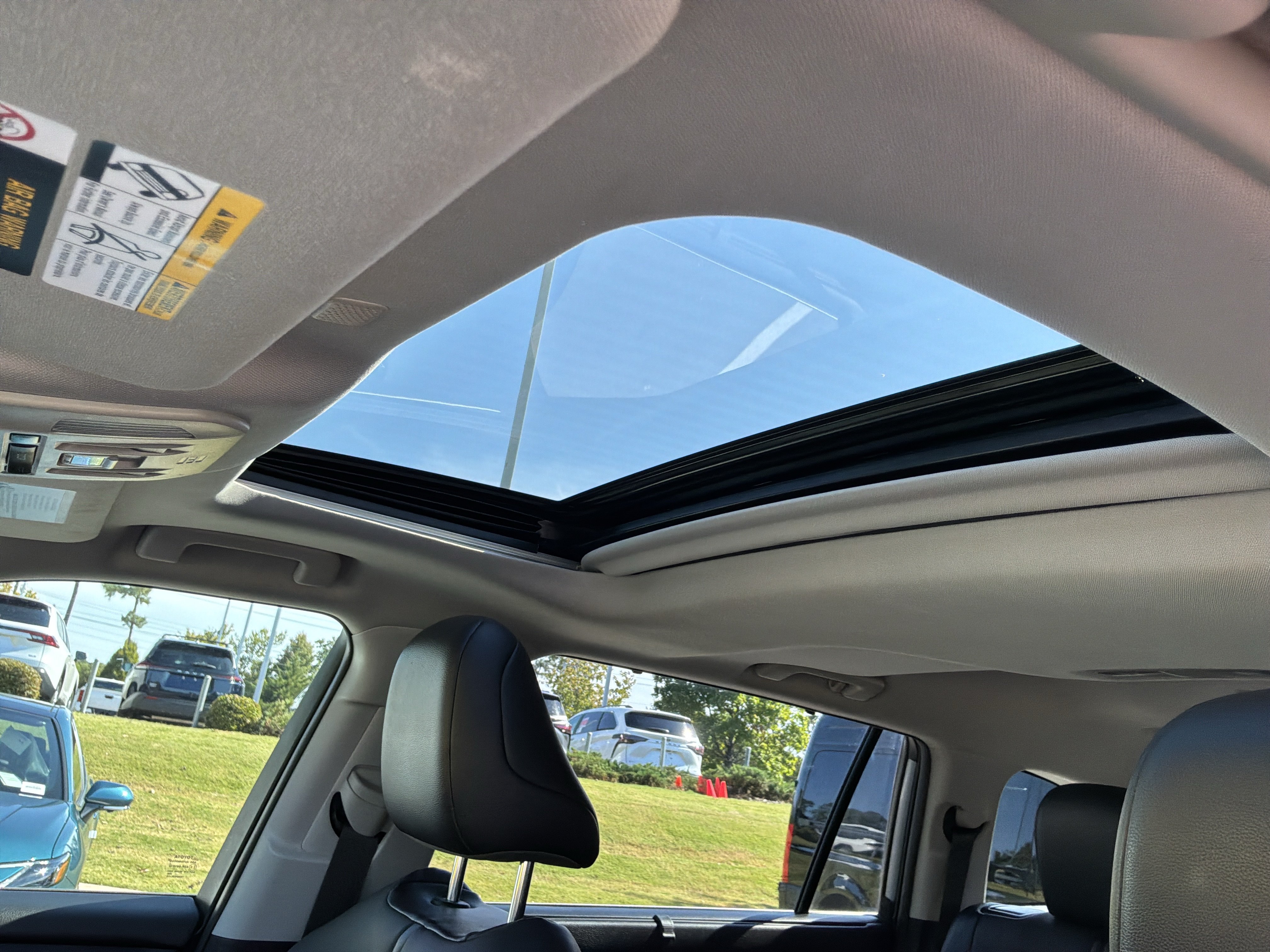 Used 2021 Toyota Highlander XLE AWD/4WD image 28