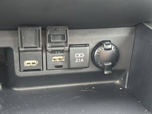 Used 2021 Toyota Highlander XLE image 21