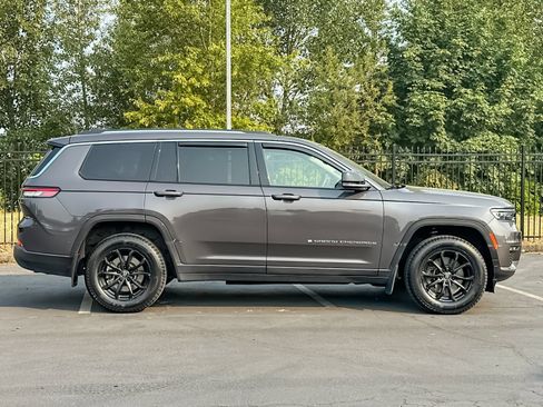 Used 2022 Jeep Grand Cherokee L Limited AWD/4WD image 2