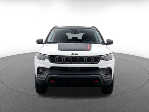Used 2025 Jeep Compass Trailhawk AWD/4WD image 2