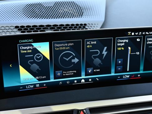 Certified 2024 BMW iX xDrive50 w/ Premium Package image 15