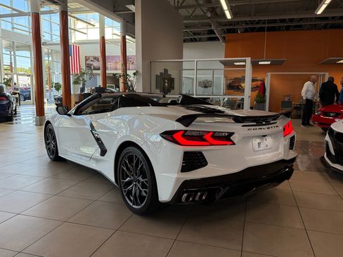 Used 2024 Chevrolet Corvette Stingray Premium Conv w/ Z51 Performance Package image 3