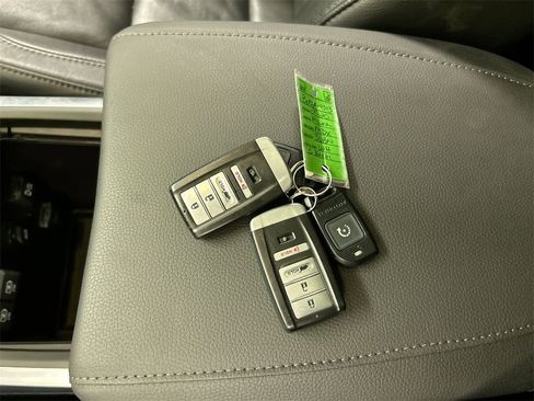 Used 2020 Acura MDX SH-AWD image 12