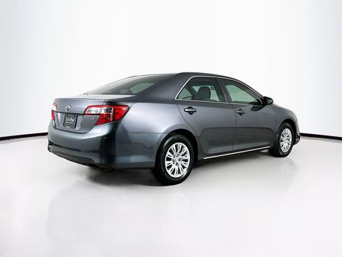 Used 2014 Toyota Camry LE image 9
