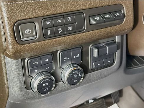 Used 2023 GMC Yukon Denali w/ LPO, Floor Liner Package AWD/4WD image 10