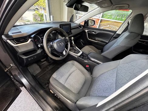 Used 2020 Toyota RAV4 XLE AWD/4WD image 16