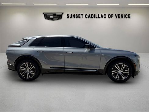 Certified 2024 Cadillac Lyriq Luxury AWD/4WD image 2