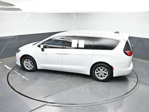 Used 2023 Chrysler Voyager LX image 35