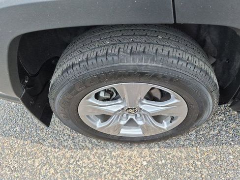 Used 2025 Toyota RAV4 XLE AWD/4WD image 23