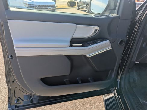 Certified 2025 Ford Expedition Active image 12