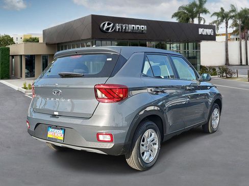 New 2026 Hyundai Venue SE FWD image 3
