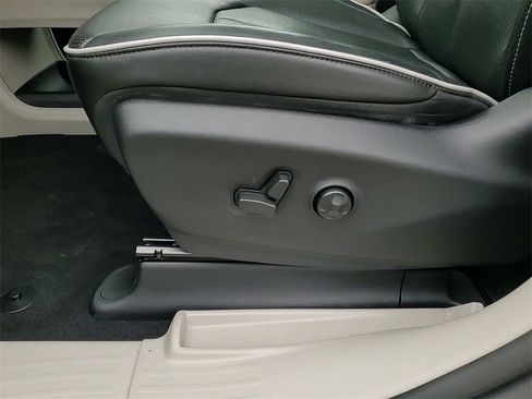 Used 2021 Chrysler Pacifica Limited w/ Premium & Safety Sphere Group image 22