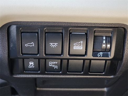 Used 2022 Subaru Ascent Limited w/ Technology Package image 27