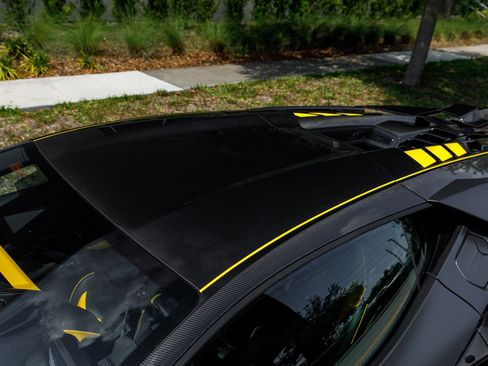 Used 2025 Lamborghini Revuelto AWD/4WD image 42