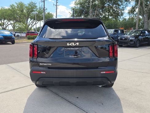Certified 2023 Kia Sorento LX FWD image 6
