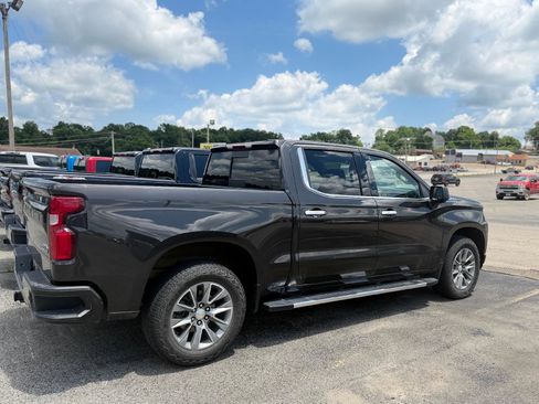 Used 2021 Chevrolet Silverado 1500 High Country w/ Safety Package II AWD/4WD image 3