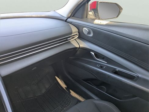 Used 2023 Hyundai Elantra SEL FWD image 12