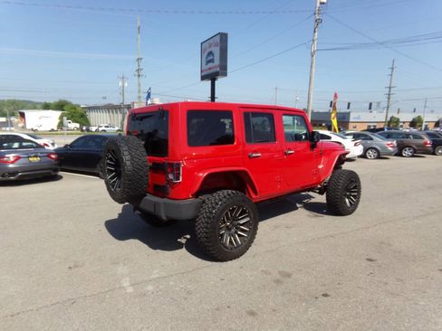 Used 2014 Jeep Wrangler Unlimited Sahara w/ Connectivity Group AWD/4WD image 6