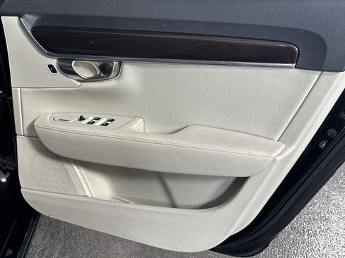 Used 2018 Volvo S90 T5 Momentum w/ Convenience Package image 32