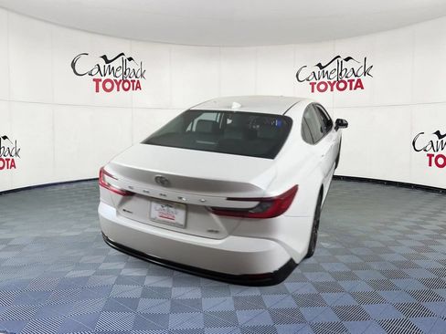 Used 2025 Toyota Camry XLE FWD image 9