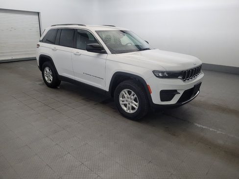 Used 2023 Jeep Grand Cherokee Laredo AWD/4WD image 11
