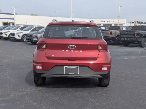 Used 2025 Hyundai Venue Limited FWD image 5