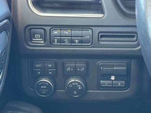 Used 2022 Chevrolet Suburban Z71 w/ Off-Road Capability Package image 39