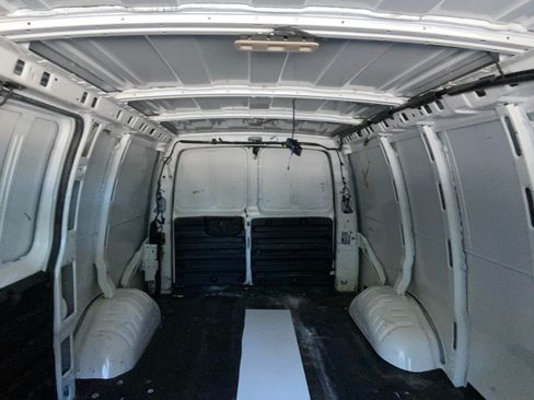 Used 2019 Chevrolet Express 2500 RWD image 15