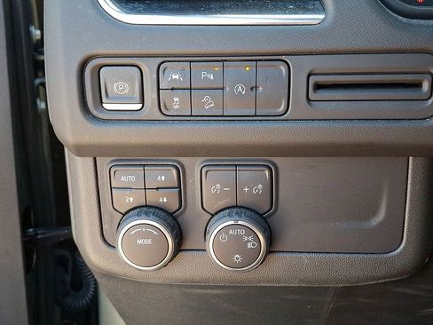 Used 2023 Chevrolet Suburban Z71 AWD/4WD image 25