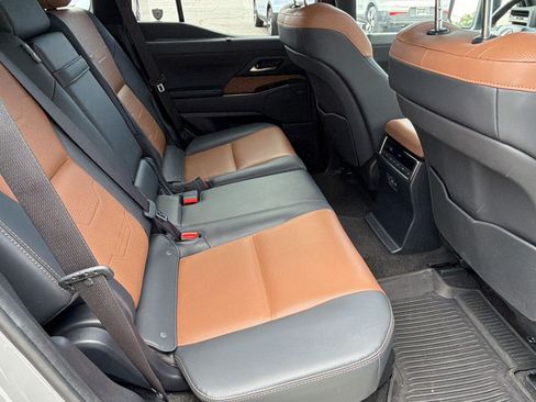 Used 2024 Lexus GX 550 w/ Accessory Package (2T) AWD/4WD image 30