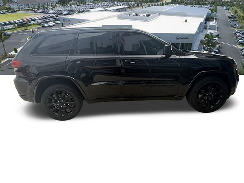 Certified 2022 Jeep Grand Cherokee Laredo X image 4