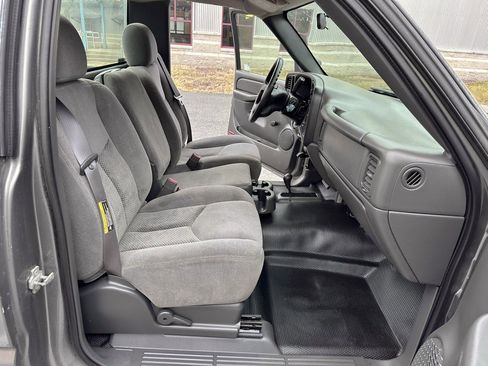 Used 2006 Chevrolet Silverado 3500 Work Truck w/ Snow Plow Prep Package image 27