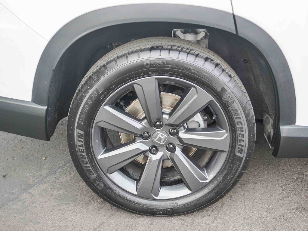 Used 2025 Honda Pilot Sport image 8