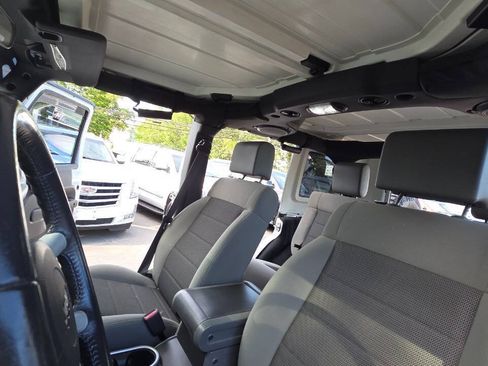 Used 2010 Jeep Wrangler Unlimited Sahara w/ Dual Top Group AWD/4WD image 33