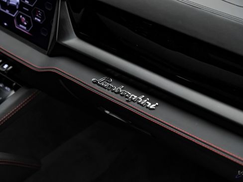 Used 2025 Lamborghini Urus SE AWD/4WD image 75