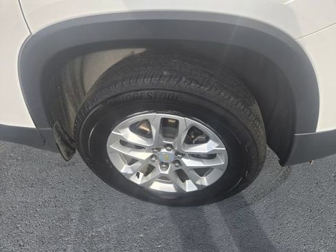 Used 2020 Chevrolet Traverse LS w/ LPO, Black Accent Package FWD image 21