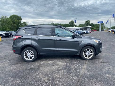 Used 2018 Ford Escape SE FWD image 3