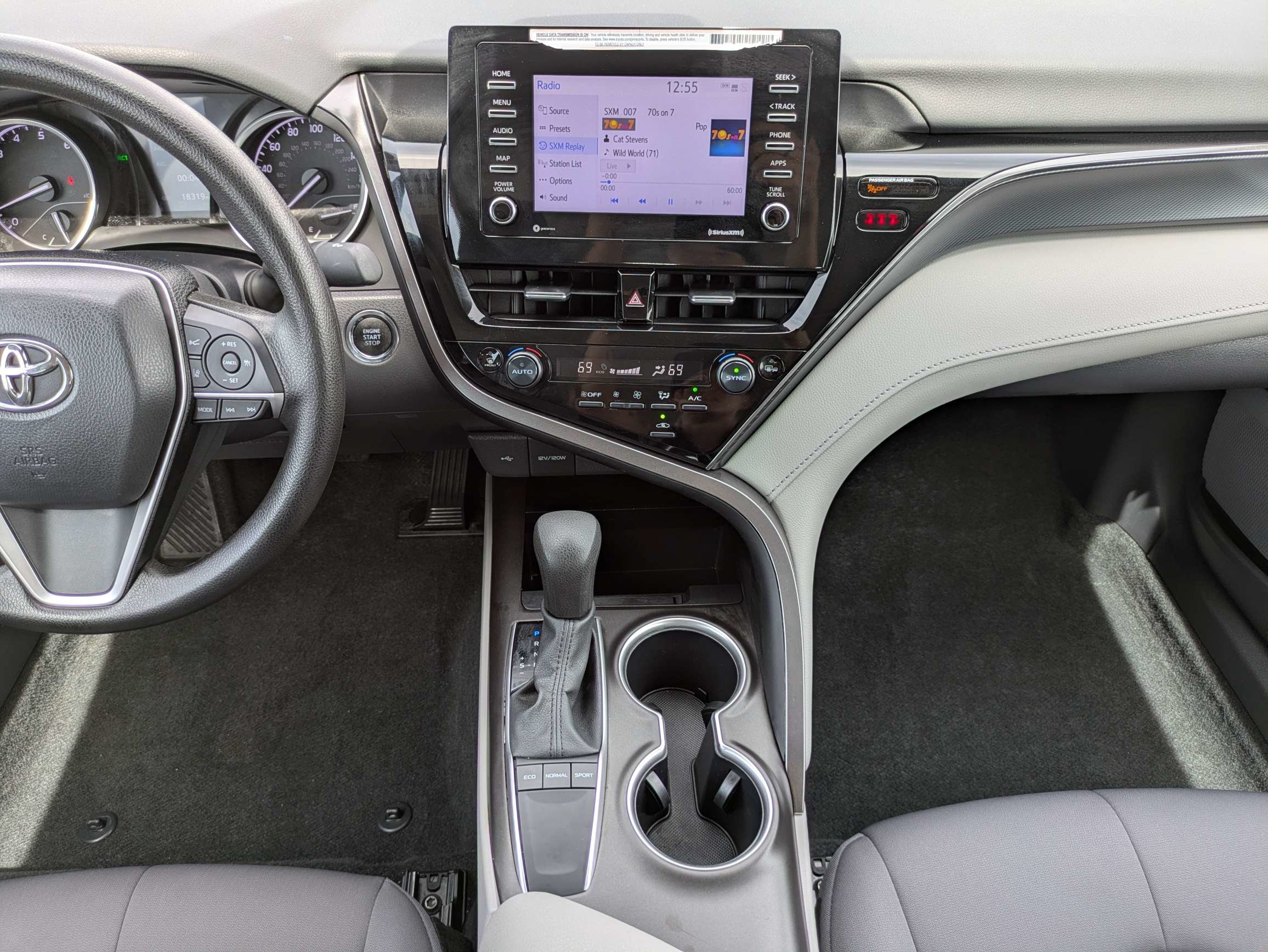 Used 2024 Toyota Camry LE w/ Convenience Package FWD image 31