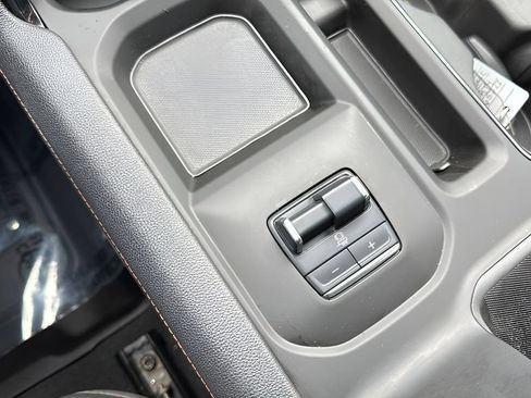 Used 2025 GMC Sierra 2500 AT4 AWD/4WD image 35