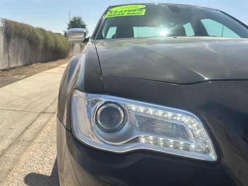 Used 2016 Chrysler 300 C RWD image 32