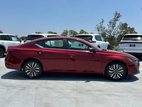 New 2026 Nissan Altima 2.5 SV FWD image 9