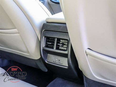 Used 2023 Cadillac XT4 Premium Luxury image 25