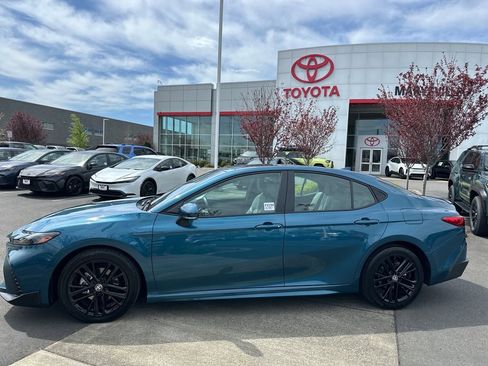 Used 2026 Toyota Camry SE FWD image 2