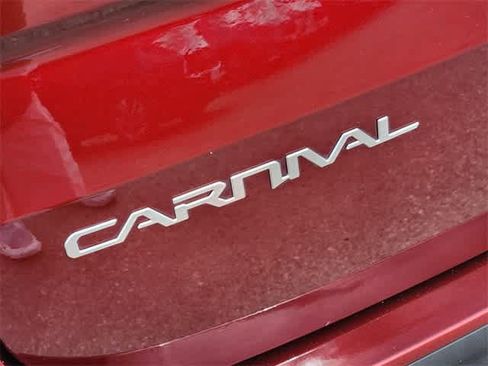 Used 2024 Kia Carnival EX image 7