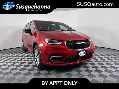 New 2026 Chrysler Pacifica Select