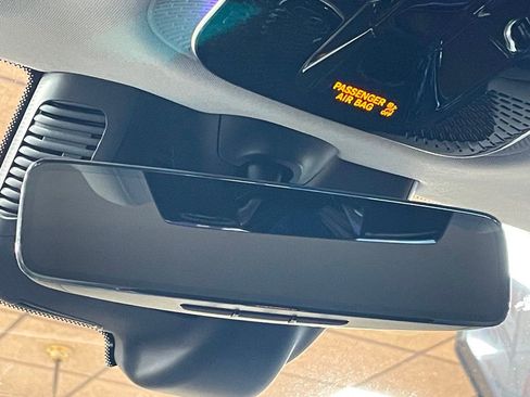 Used 2025 Mercedes-Benz GLC 350e 4MATIC image 52