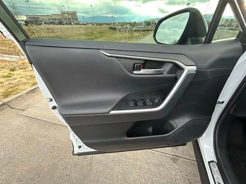 Used 2025 Toyota RAV4 XSE AWD/4WD image 27